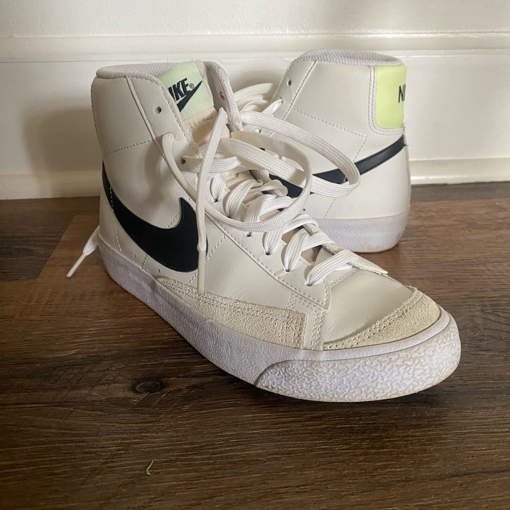 Nike Boys Blazer Mid 77 DA4088-109 Shoes Size Big Boy 5.5 converts to Women’s 7
